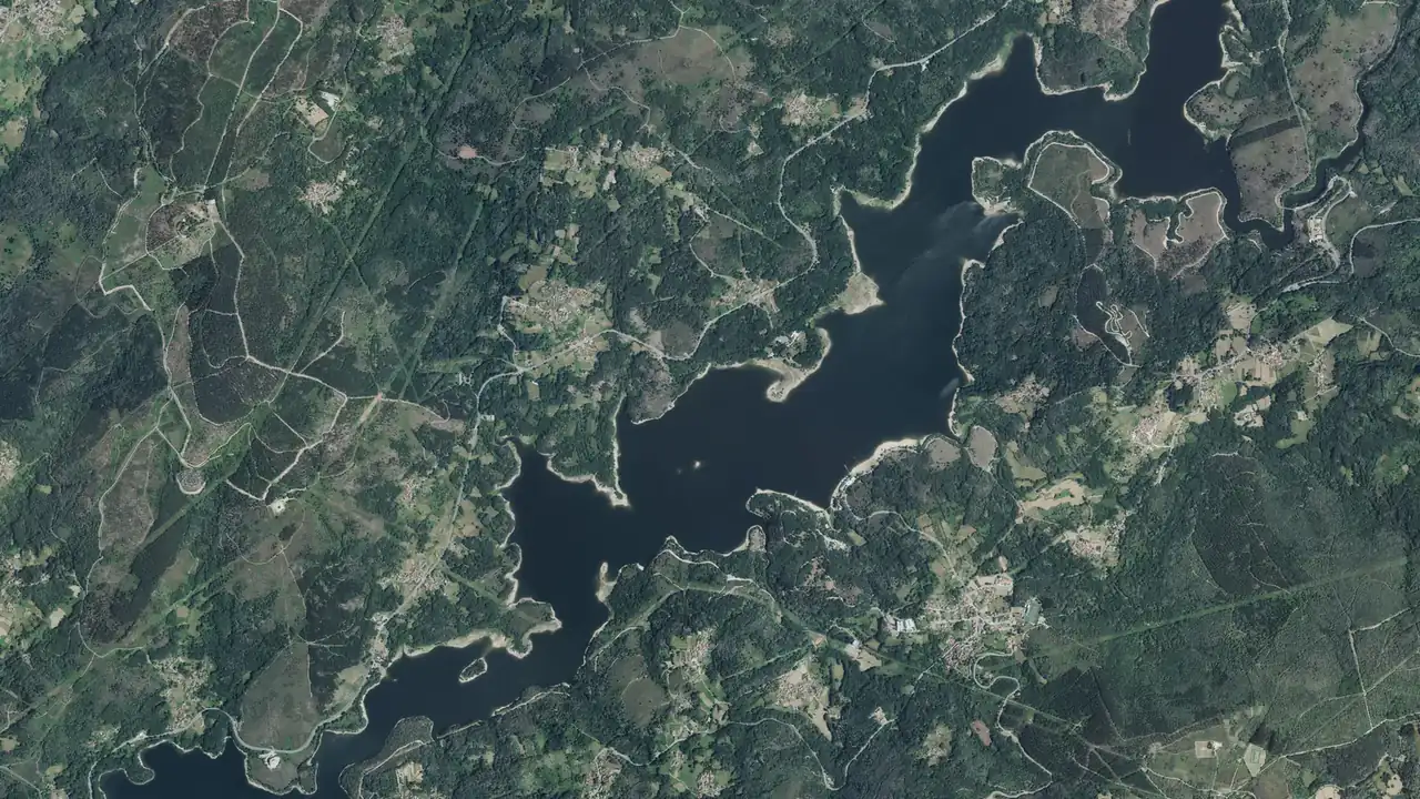 Vista aérea del embalse de As Conchas, en Ourense
