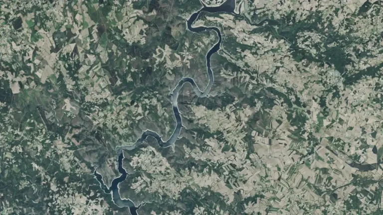 Vista aérea del embalse de Belesar, en el Miño (Lugo)