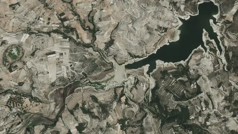 Vista aérea del embalse de Beniarrés, en la provincia de Alicante