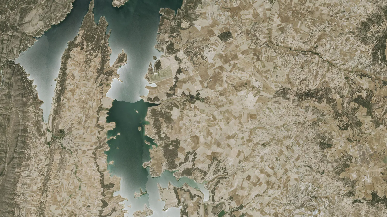 Vista aérea del embalse de Buendía, en el río Guadiela, entre Cuenca y Guadalajara