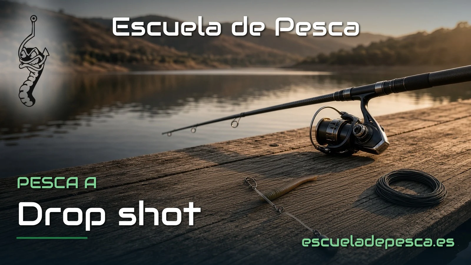 Caña de spinning y montaje de drop shot con el plomo abajo y el vinilo arriba en un embarcadero
