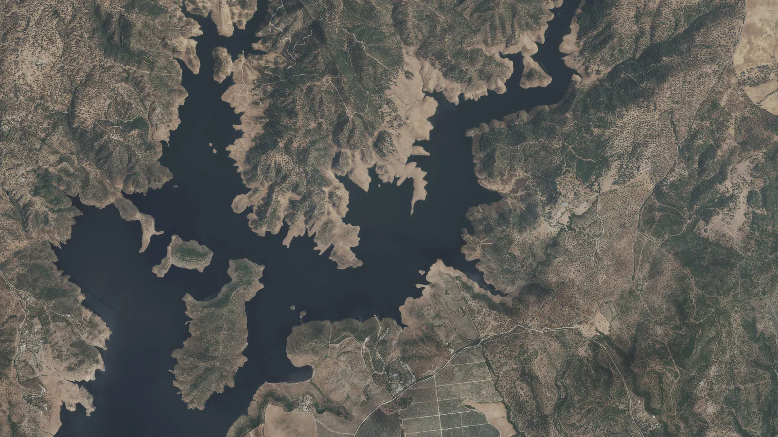 Vista aérea del embalse de La Breña II, en el río Guadiato, en Almodóvar del Río (Córdoba)
