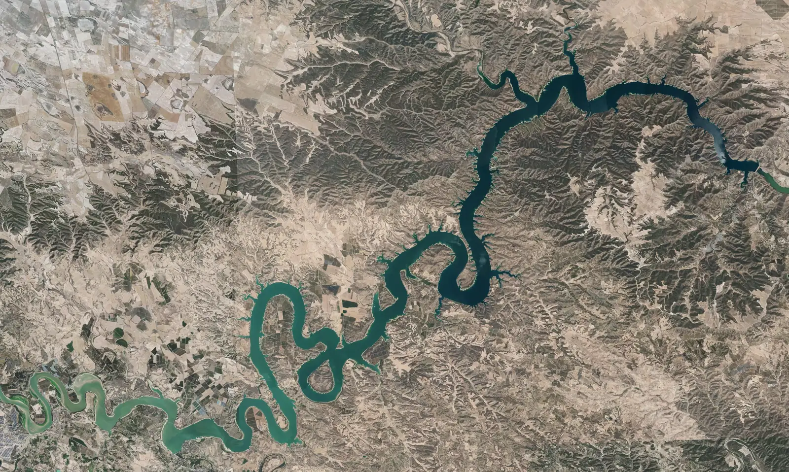 Embalse de Mequinenza, el Mar de Aragón, en el río Ebro