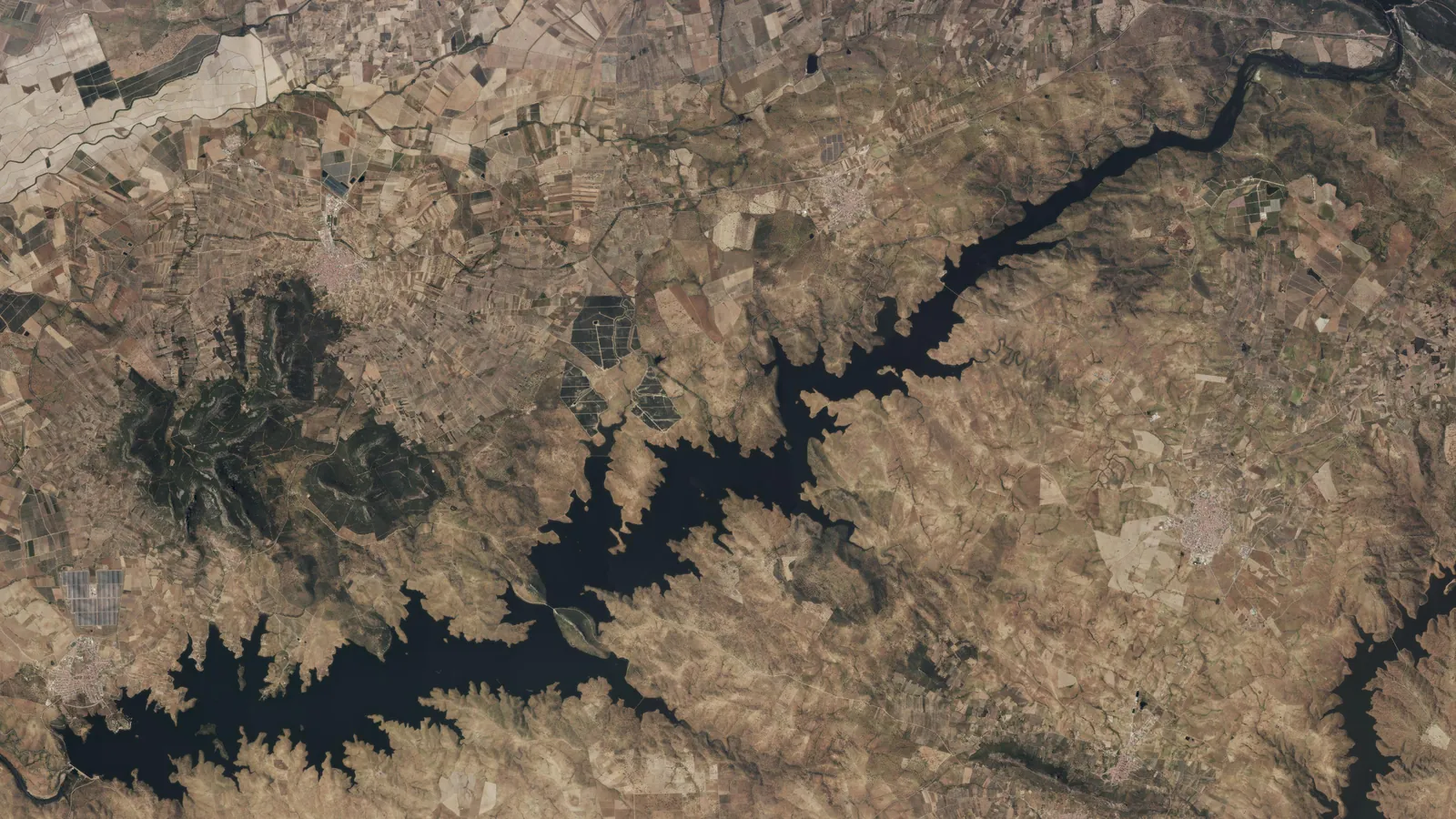Vista aérea del embalse de Orellana, en el río Guadiana, en Badajoz