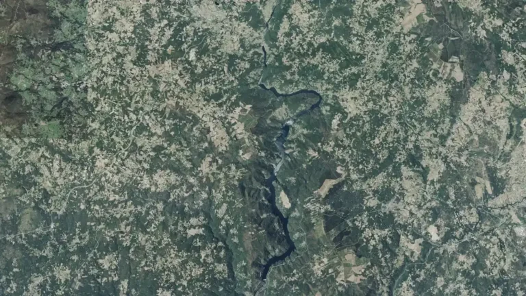 Vista aérea del embalse de Os Peares, entre Lugo y Ourense