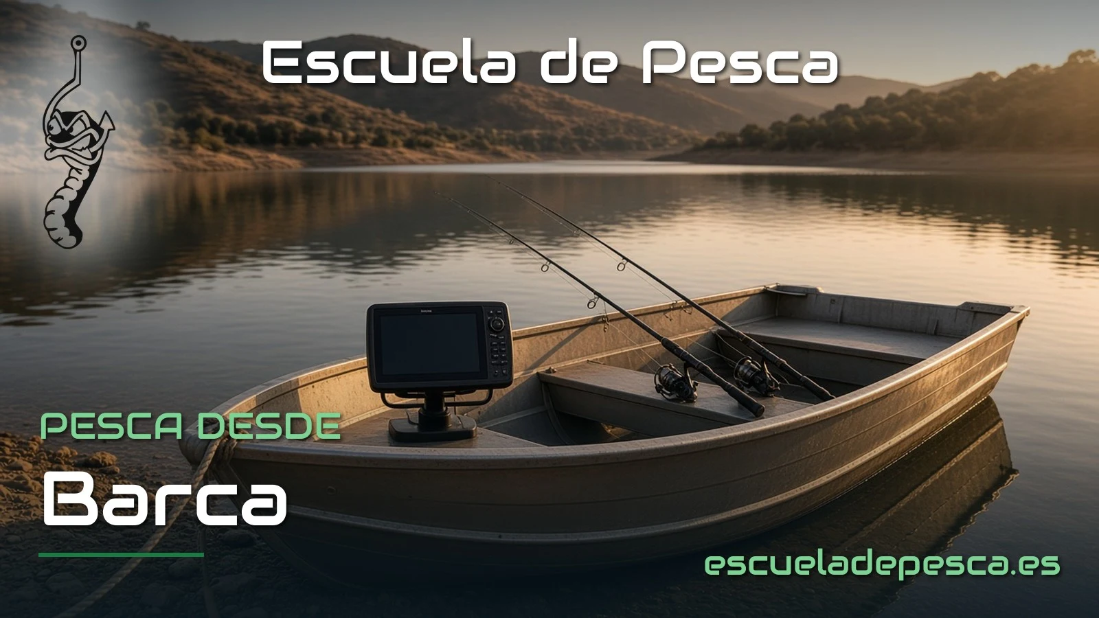 Barca pequeña con sonda y cañas amarrada en la orilla de un embalse