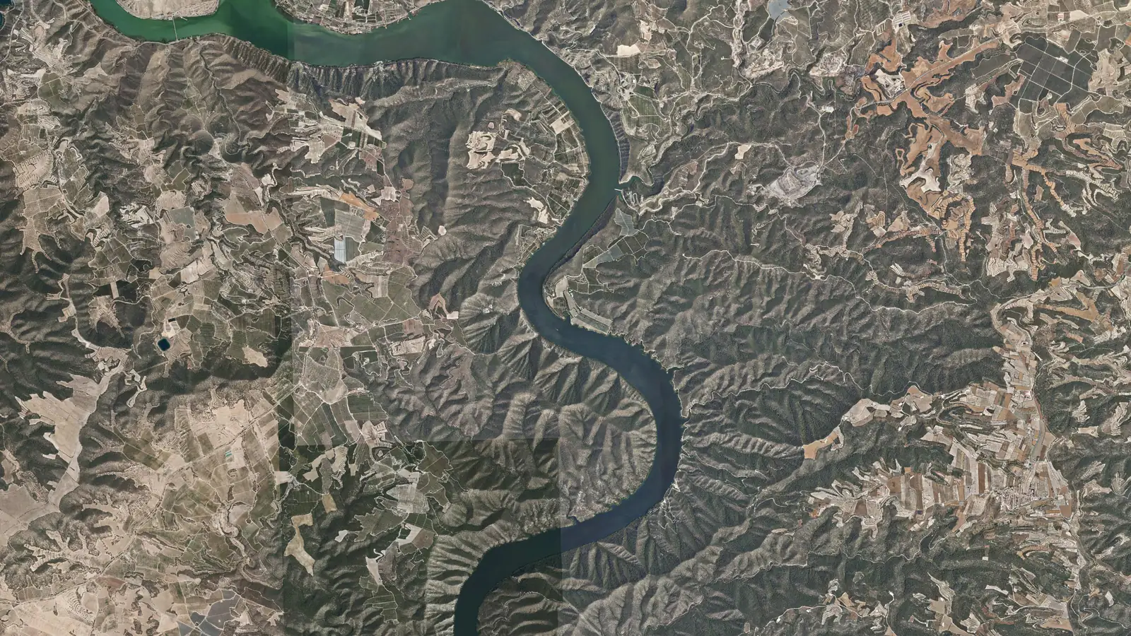 Vista aérea del embalse de Riba-roja, en el río Ebro, entre Aragón y Cataluña