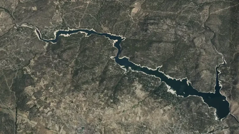 Vista aérea del embalse de San Juan, en la Comunidad de Madrid
